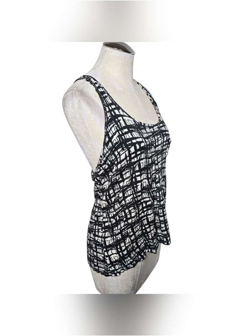 Forever 21 Racerback Tank Top Black White Scoop Neck L Sleeveless Lightweight - Picture 3 of 7